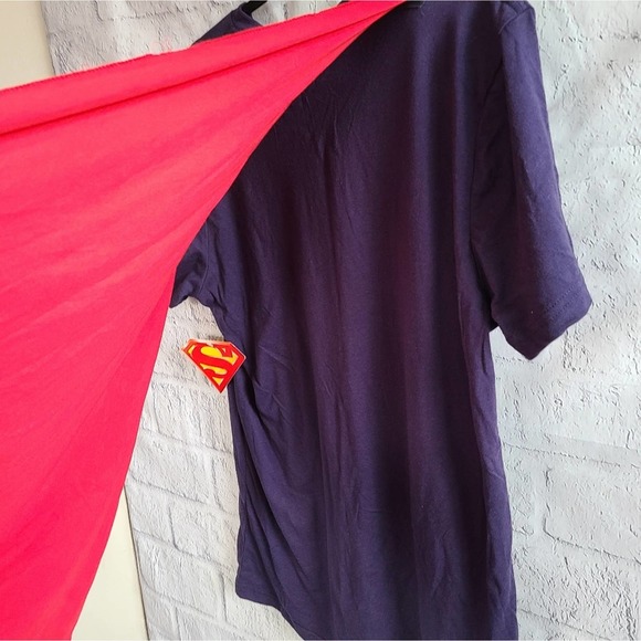 Superman Character Costume Graphic Tee With Attached Cape SZ M NWT - Picture 3 of 9